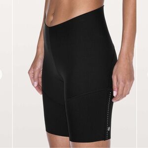 Lululemon City To Summit Light Cycling Short Sz 6